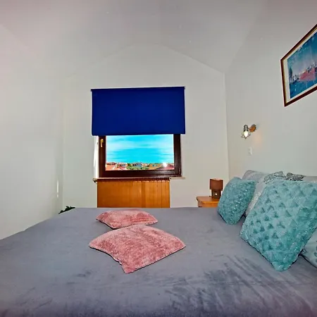 Novigrad 6951a * Novigrad Istria